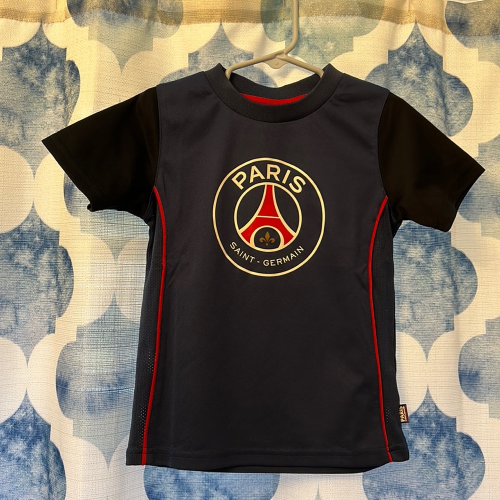 Paris Saint- Germain boy’s soccer jersey size 4